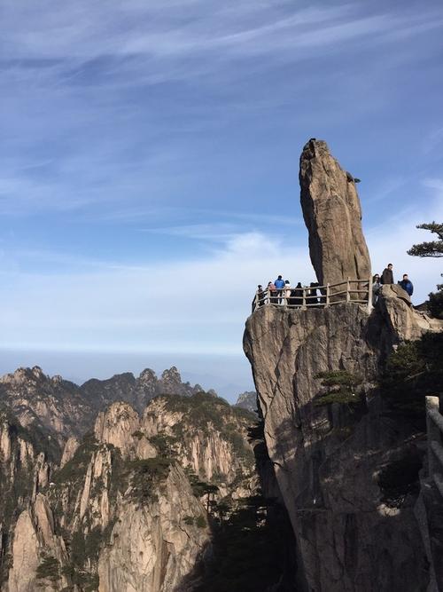 黄山旅游攻略三日游自由行攻略(黄山三日自由行攻略，让你轻松欣赏黄山迷人风景)