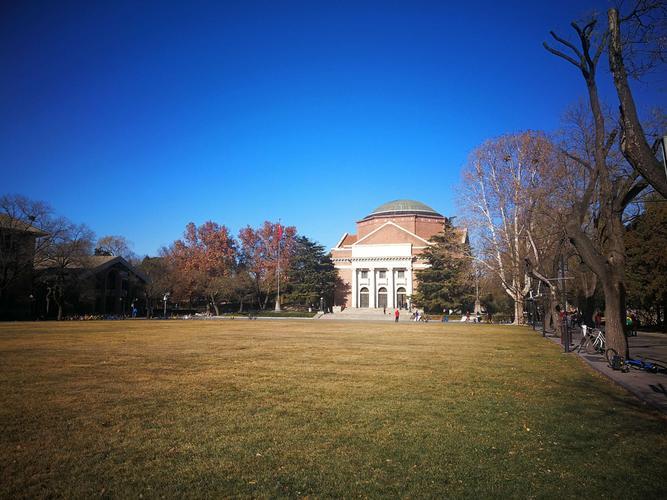 清华大学图片(清华大学展示壮丽校园美景，浓厚人文氛围)