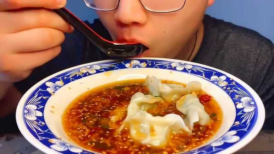 中国美食视频吃播(探索中国美食文化：一位美食主播的吃遍全国行动)