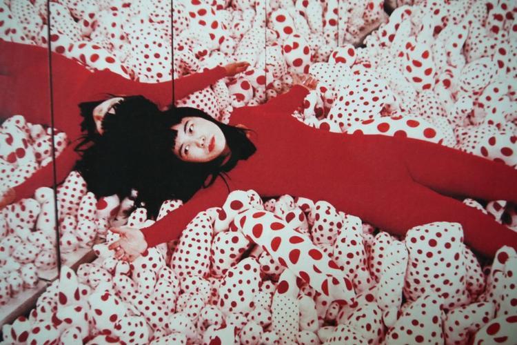 讲历史网(重译：亚洲艺术界首位女性创作家-Yayoi Kusama)