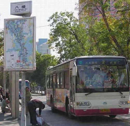 八楼的二路汽车(重写后的标题：二路汽车的停车位问题)