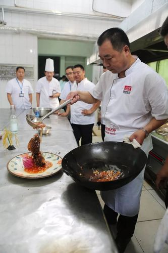 学做菜培训班(学习烹饪技巧，提高自己的厨艺，拓展菜品选择——菜肴制作培训班)