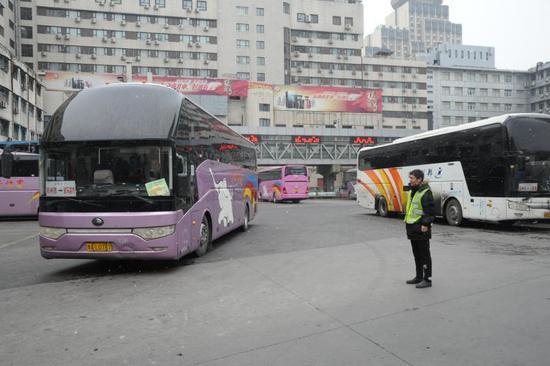 郑州中心汽车站(郑州中心汽车站：城市旅行的必经之路)