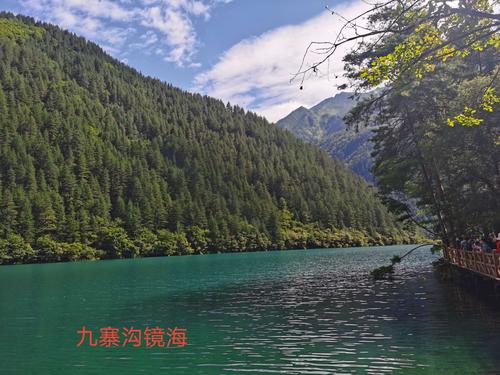 九寨沟十大旅游景点(重写后的标题：探索九寨沟十大必游景点，盘点美不胜收的自然风光与文化遗址)