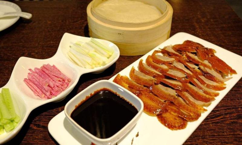 介绍中国美食的一段话(发现中国美食：从四川火锅到北京烤鸭，品尝出地域风味之美)