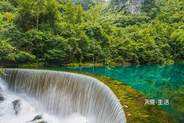 夏天去哪里旅游合适(夏季旅游推荐：哪里是最佳去处？)