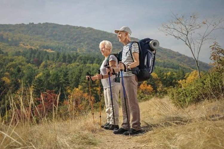 适合七八十岁老人旅游的地方(适合老年人旅游的50个地方推荐)