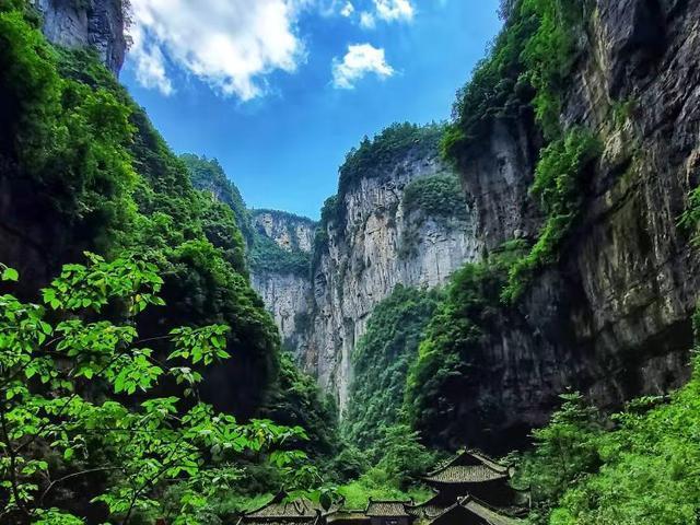 重庆必去十大景点推荐(重庆旅游攻略：推荐你不容错过的十大景点！)