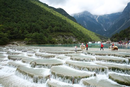 8月去云南旅游好吗(云南8月旅游全攻略，体验迷人景色！)