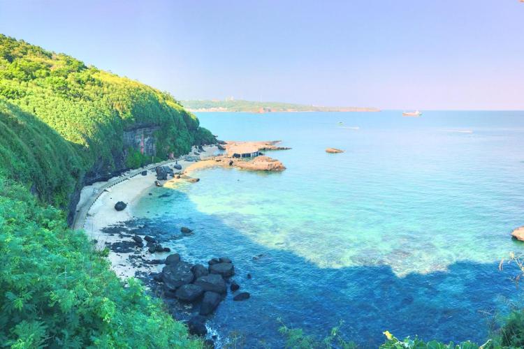 涠洲岛旅游攻略自由行攻略(自由行攻略：探索涠洲岛的最佳旅游景点)