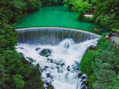 夏天适合去哪里旅游凉快(夏季旅游胜地推荐，凉爽舒适任您选择)